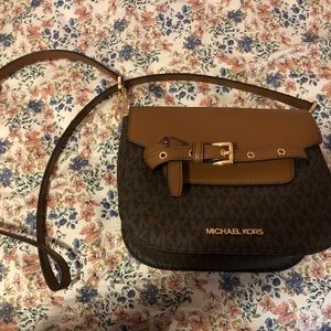 MICHAEL KORS Emilia Small Logo Crossbody Bag!